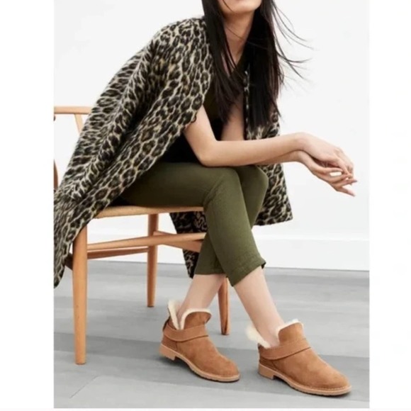 Ugg McKay Ankle Boot - Picture 1 of 8